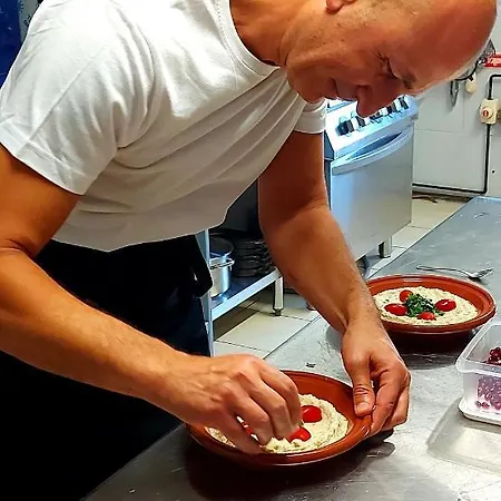 לינה וארוחת בוקר Les Cedres 3*