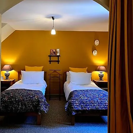Les Cedres Bed & Breakfast