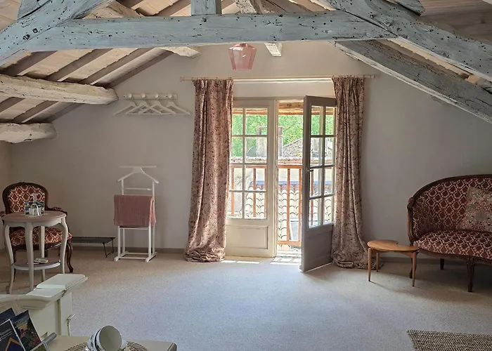 Les Cedres 住宿加早餐酒店